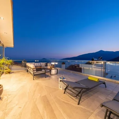 Casa vacanze 5 Bedroom Nr Sea, Heated Pool Games Kaş