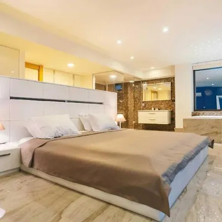 Nyaraló 5 Bedroom Nr Sea, Heated Pool Games