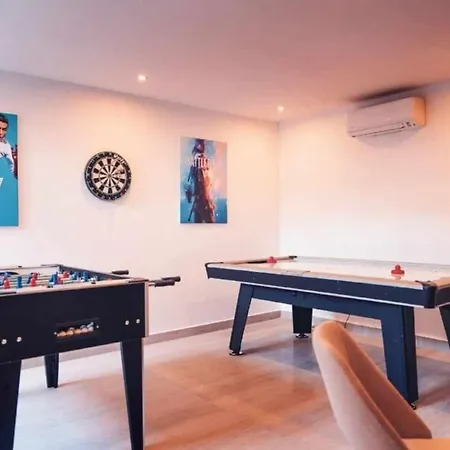 Nyaraló 5 Bedroom Nr Sea, Heated Pool Games *