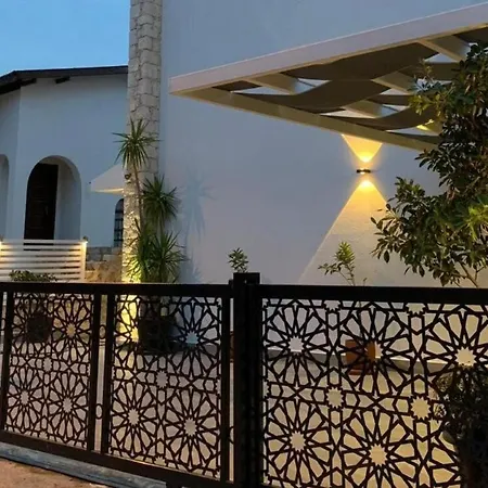5 Bedroom Nr Sea, Heated Pool Games Kaş