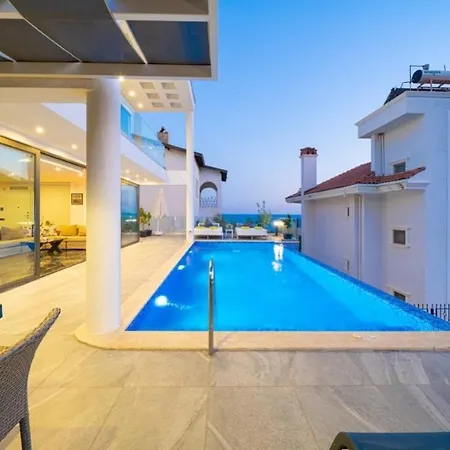 Dom wakacyjny 5 Bedroom Nr Sea, Heated Pool Games Kaş